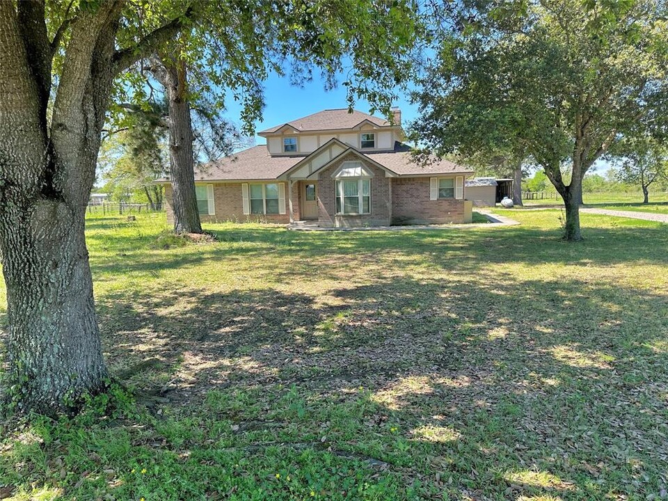 19303 Becker Rd in Hockley, TX - Building Photo