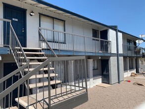 Roeser Apartments in Phoenix, AZ - Building Photo - Building Photo