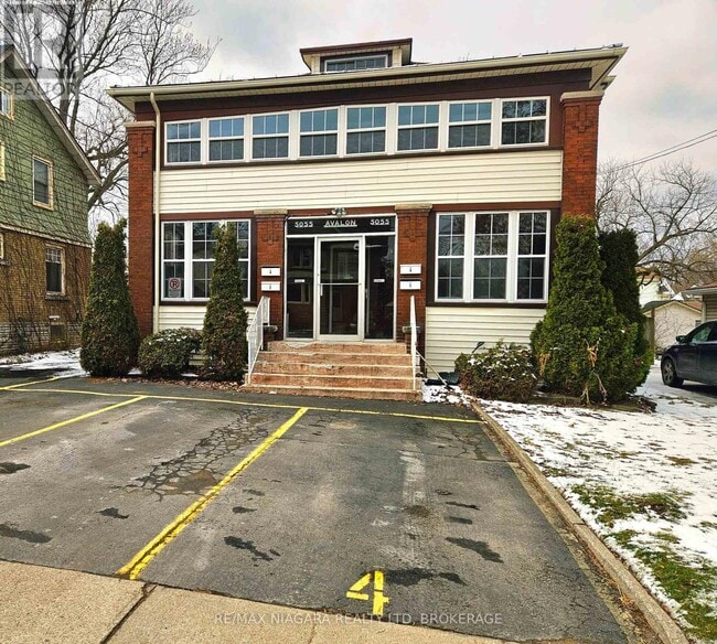 5055 Fourth Ave in Niagara Falls, ON - Building Photo - Building Photo