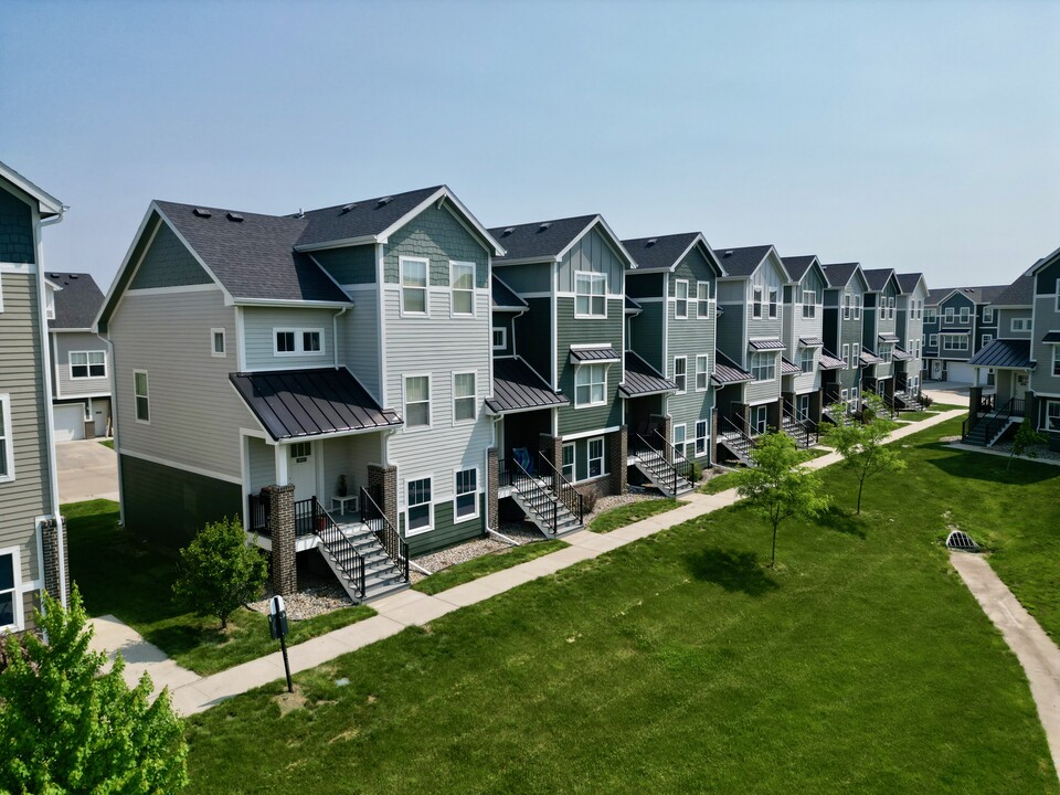 The Cove at Kettlestone in Waukee, IA - Foto de edificio