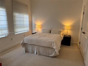 16100 Emerald Estates Dr in Weston, FL - Building Photo - Building Photo