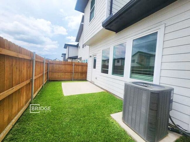 33130 Oak Hts Pl in Magnolia, TX - Building Photo - Building Photo