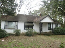 1591 NC-24 in Newport, NC - Building Photo