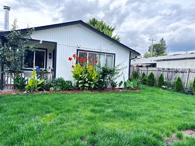 505 S Chehalem St in Newberg, OR - Foto de edificio - Building Photo