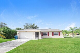 13238 Drysdale St in Spring Hill, FL - Building Photo