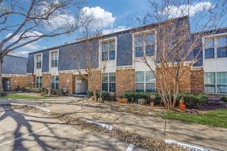 529 W Lookout Dr in Richardson, TX - Building Photo - Building Photo