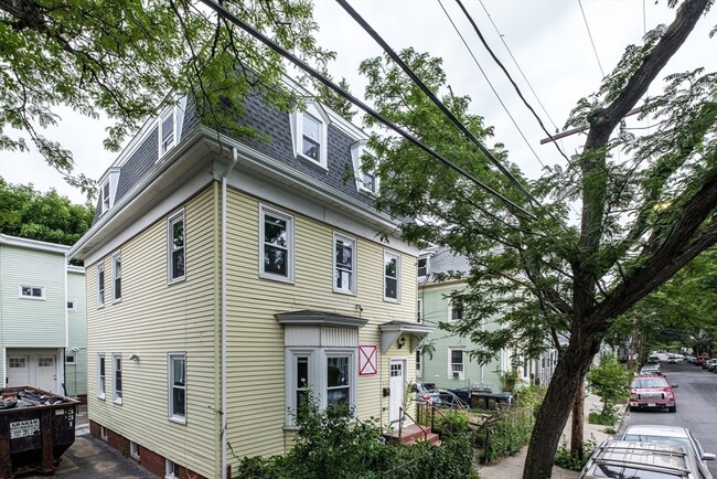 341 Windsor St, Unit 2 in Cambridge, MA - Foto de edificio - Building Photo