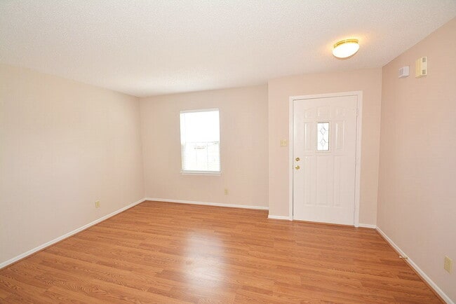 2308 Harvest Moon Dr in Greenwood, IN - Foto de edificio - Building Photo