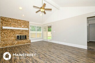 1905 Dartmouth Ct in Arlington, TX - Foto de edificio - Building Photo