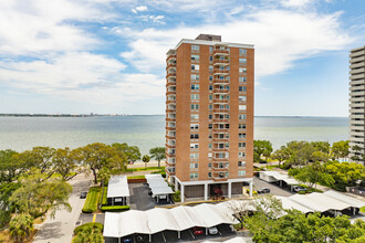 Bayshore Towers in Tampa, FL - Building Photo - Building Photo