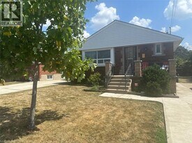 253 E 44th St in Hamilton, ON - Building Photo