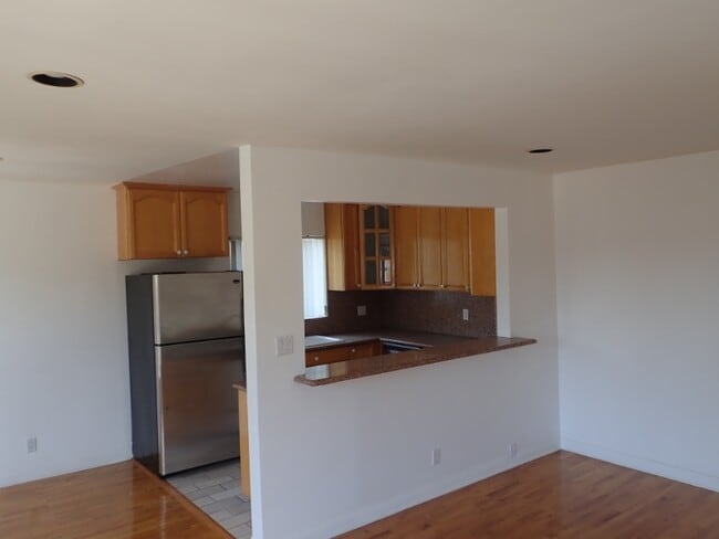 1025 Idaho Ave in Santa Monica, CA - Building Photo - Building Photo