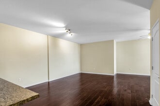 629 Traction Ave, Unit 616 in Los Angeles, CA - Foto de edificio - Building Photo