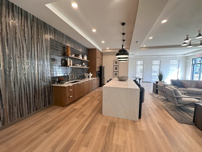 Alta Apartments in Pewaukee, WI - Foto de edificio - Building Photo