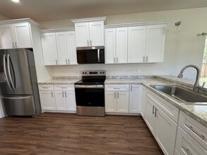 207 SW Rose Pointe Pl in Lake City, FL - Building Photo - Building Photo