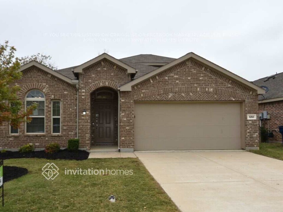 1250 Acmite Ave in Aubrey, TX - Building Photo