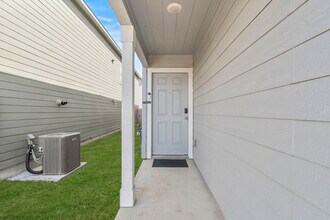 11006 Tree Line in San Antonio, TX - Building Photo - Building Photo