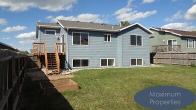 5513 W Oakcrest Dr in Sioux Falls, SD - Building Photo - Building Photo