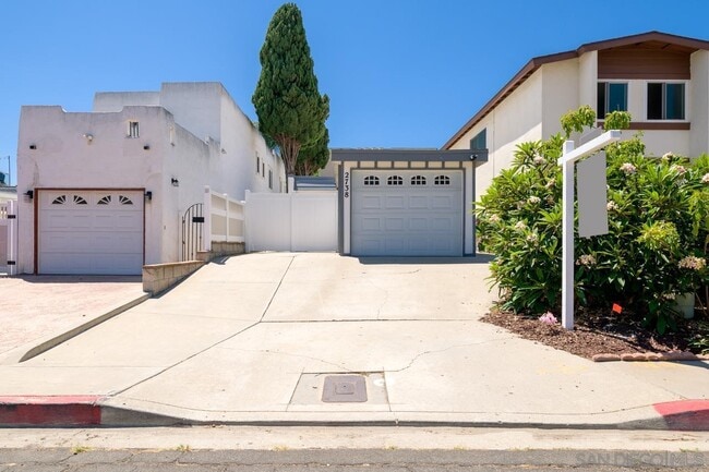 2738 Erie St, Unit 3-2 with garage in San Diego, CA - Foto de edificio - Building Photo