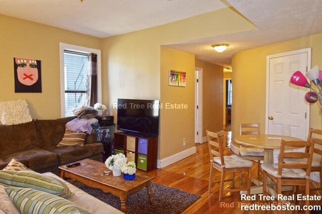 17 Highgate St, Unit 6 in Boston, MA - Foto de edificio - Building Photo