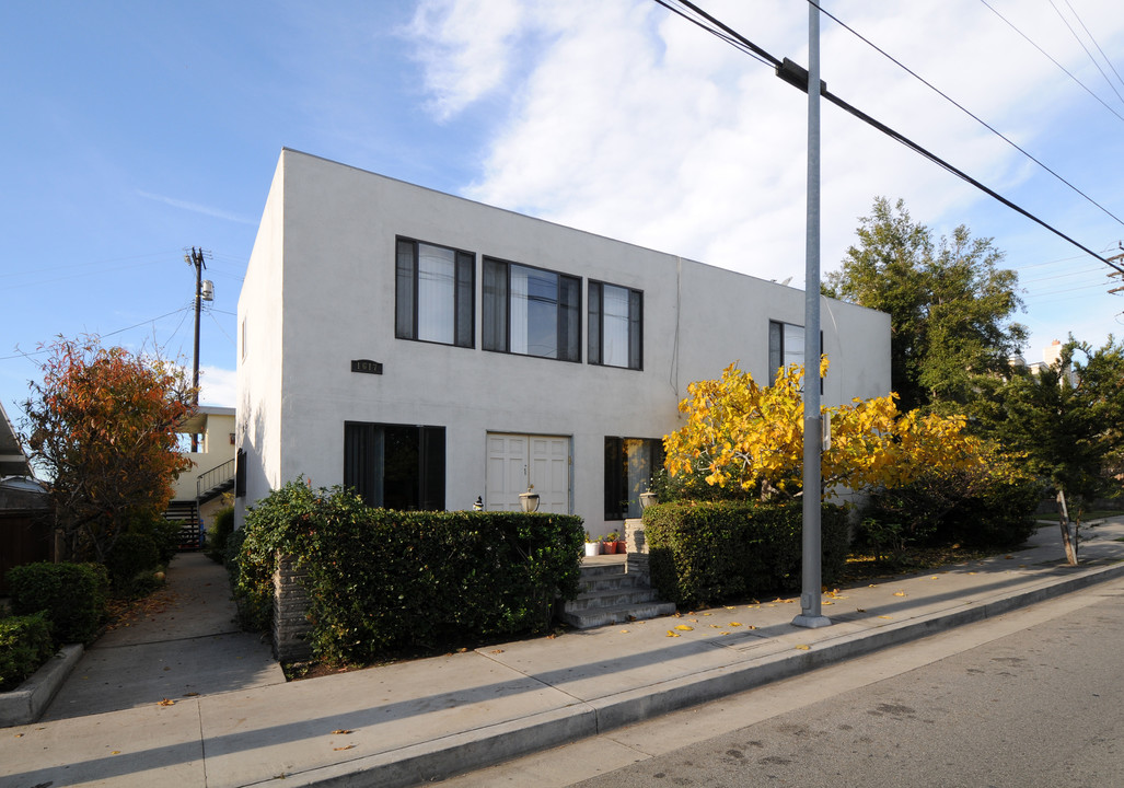 1617 S Bundy Dr in Los Angeles, CA - Building Photo