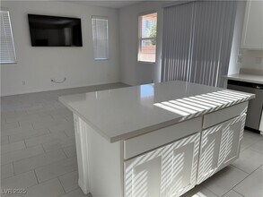 10233 S Ullom Dr in Las Vegas, NV - Building Photo - Building Photo