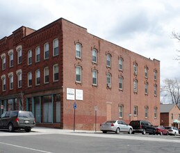 Transcript Building in Holyoke, MA - Foto de edificio - Building Photo