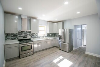 4921 W Addison St, Unit #2 in Chicago, IL - Building Photo - Building Photo