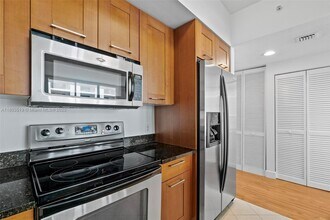 4100 Salzedo St, Unit 606 in Coral Gables, FL - Building Photo - Building Photo