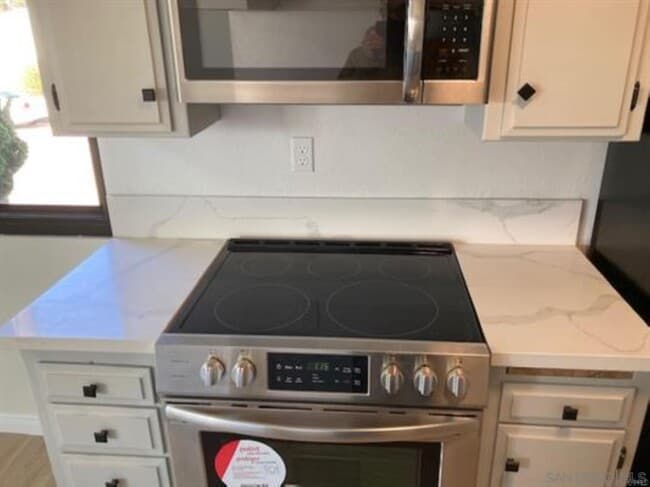 811 W Nutmeg St in San Diego, CA - Building Photo - Building Photo