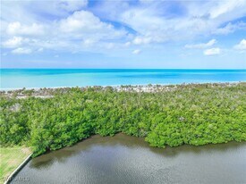 15 Bluebill Ave in Naples, FL - Building Photo