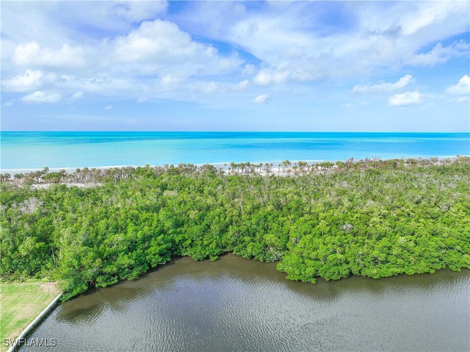 15 Bluebill Ave in Naples, FL - Foto de edificio
