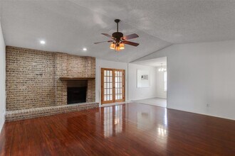 10401 Wagon Gap Dr in Austin, TX - Building Photo - Building Photo