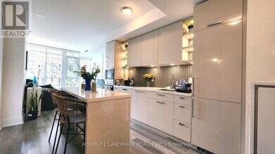32-332 Davenport Rd in Toronto, ON - Building Photo - Building Photo