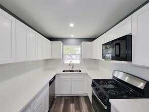 6327 Mardale Dr in Houston, TX - Building Photo - Building Photo