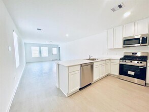 3124 Twisted Myrtle Dr in Conroe, TX - Building Photo - Building Photo