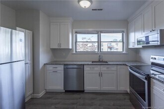11 Tuttle St in Stamford, CT - Building Photo - Building Photo