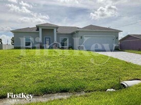 921 NW 15th Pl in Cape Coral, FL - Building Photo