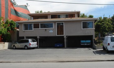 10208-10212 Tujunga Canyon Blvd in Tujunga, CA - Foto de edificio - Building Photo