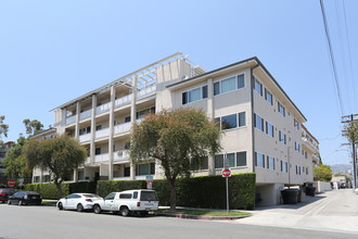 202 N Clark Dr in Beverly Hills, CA - Building Photo - Building Photo