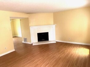 1028 Jeanette Ln in Norcross, GA - Foto de edificio - Building Photo