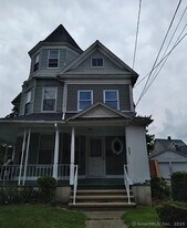 527 Huntington Rd in Bridgeport, CT - Building Photo