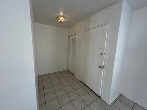 5744 N 44th Ave in Glendale, AZ - Foto de edificio - Building Photo