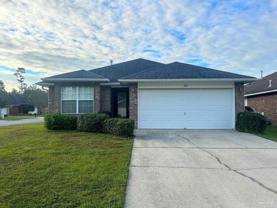 705 Mozingo Ln in Pensacola, FL - Building Photo