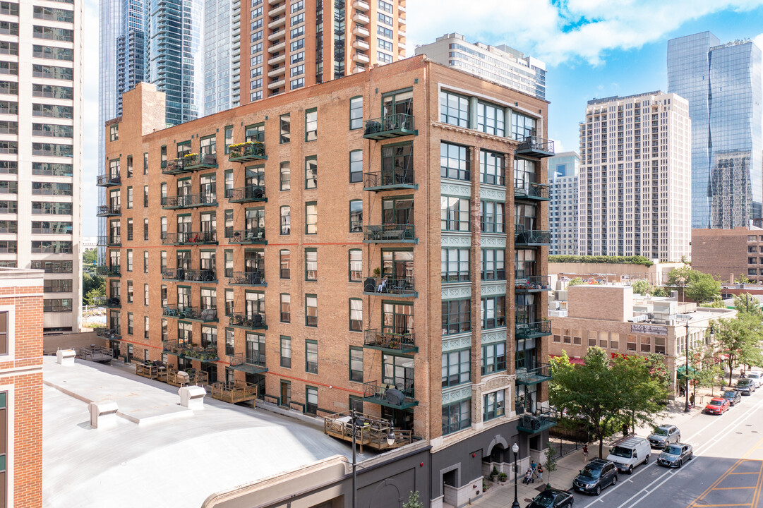 Cosmopolitan Lofts in Chicago, IL - Building Photo