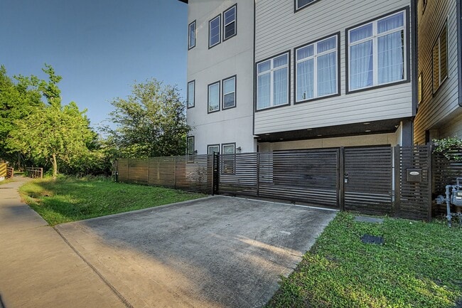 property at 1226 W 26th St