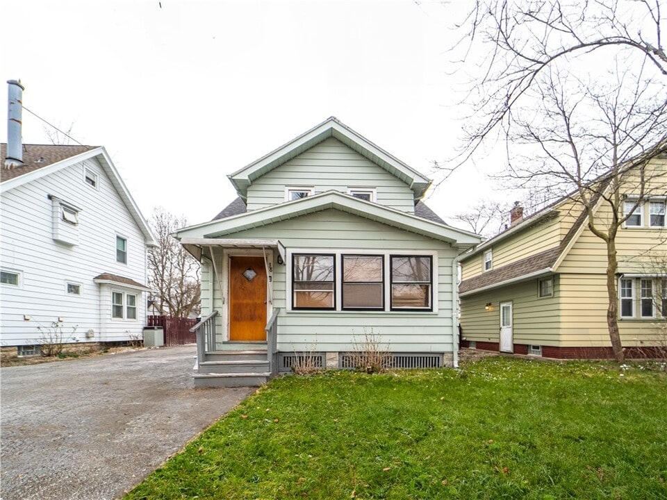 38 Elgrove Rd in Irondequoit, NY - Building Photo