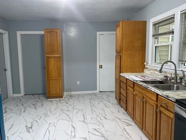 249 Commonwealth Ave in Springfield, MA - Building Photo - Building Photo