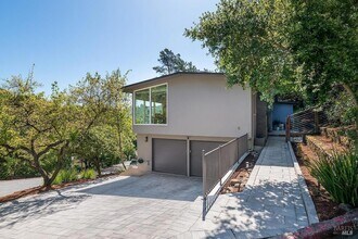 5 Oak Springs Dr in San Anselmo, CA - Foto de edificio - Building Photo