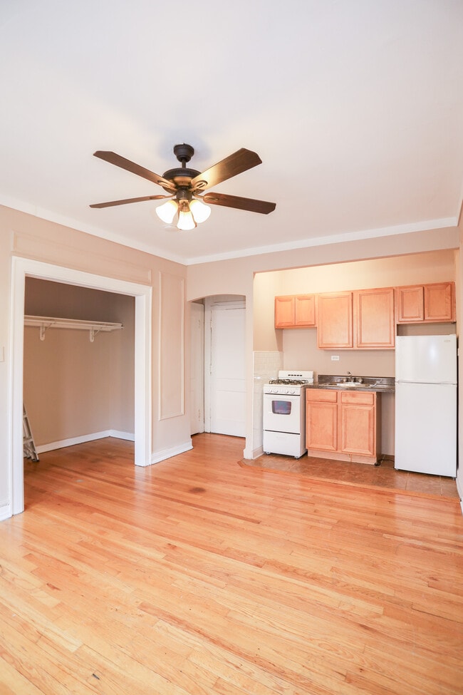 3353 W Eastwood Ave, Unit #14